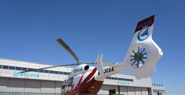 国产多用途直升机“吉祥鸟”AC332 首飞成功，可搭载 10 名乘客_腾讯新闻