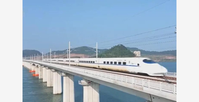 穿山跨海、直通中越边境！海上跑动车是一种什么体验？_腾讯新闻