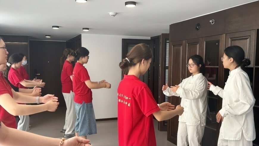 三伏晒背“大火”！省名中医邹旭教你正确打开方式_腾讯新闻