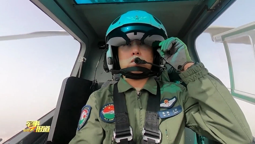 新疆军区某陆航旅:直升机多弹种实弹射击 检验飞行员技战术水平