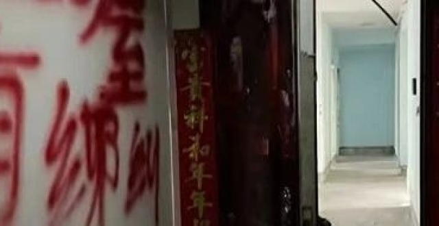 “此房有纠纷”！长沙一男子买房成交后发现“红漆字喷门”，要求中介退费反被拒..._腾讯新闻