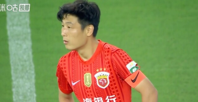 记者：武磊并没有在海港当球霸，首发是因为他训练反馈不错_腾讯新闻