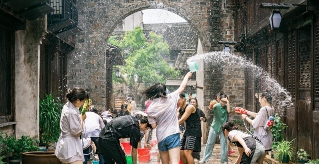 乌镇传统纳凉与文艺相结合开启古镇消夏节_腾讯新闻