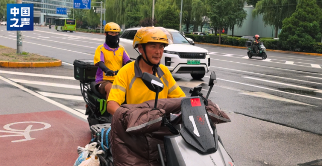 有外卖平台在部分区域落地「红灯停表」，实测发现骑手等灯 2 分钟，系统可补回，能否缓解骑手们的时效焦虑？