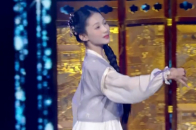 少女古金灵演绎舞蹈《对饮》，灵动身姿，演绎东方美学_腾讯新闻