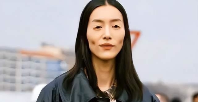 国际超模造型被嘲？刘雯瘦到颧骨突出，网友：这是西方审美吗？_腾讯新闻