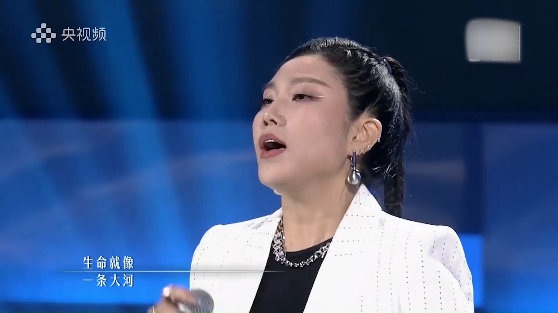 刘振宇演唱《飞得更高》，一开口就是追梦的劲，听完想冲！_腾讯新闻
