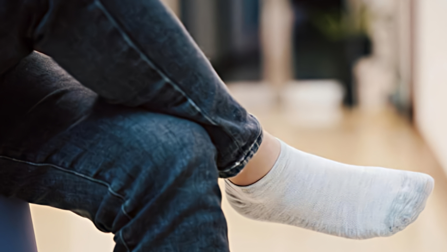 拎起多日没洗的袜子闻了闻…24岁小伙肺部感染真菌,肺空洞了