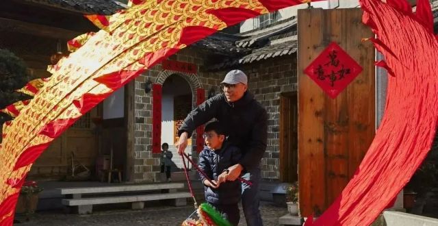 剪纸、做竹灯笼、采竹子…在古镇围炉煮茶的理想生活_腾讯新闻