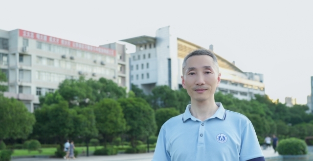 26℃丨郑宇：是网红老师，更是学生的“心灵使者”_腾讯新闻