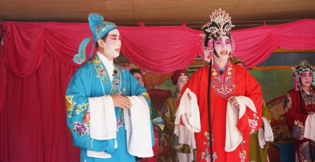 在“普通话之乡”，村民登台表演《花为媒》_腾讯新闻