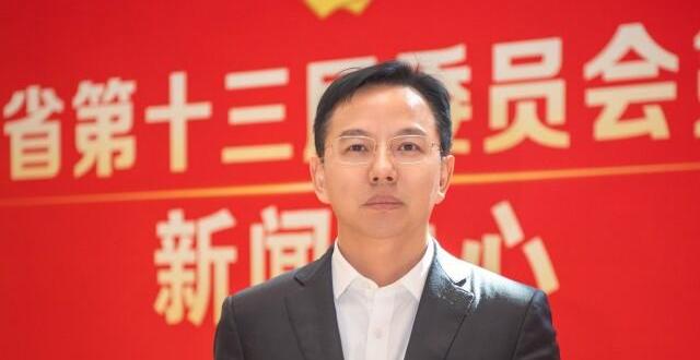 省政协委员刘静—— 推动企业履责，破解学生实习难题|两会之声_腾讯新闻