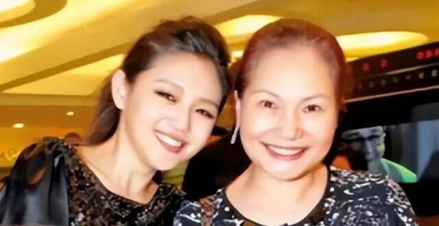 S妈凌晨连发两篇文章 透露身心状况与求助需求_腾讯新闻