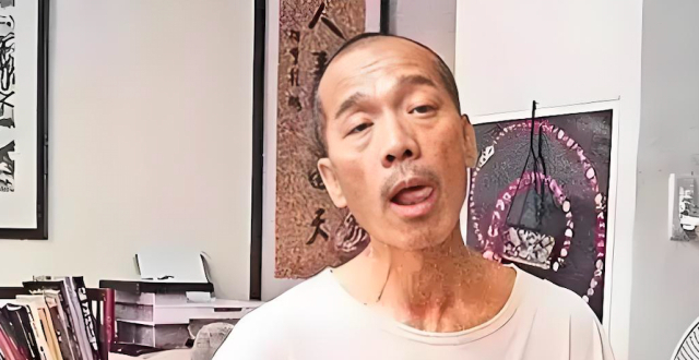 张振寰告别仪式凄凉，离婚23年的前妻为其料理后事，儿子现身灵堂守孝_腾讯新闻