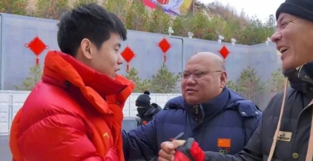 闫文港问鼎，赵丹夺冠，十四冬天津选手一日双金！_腾讯新闻