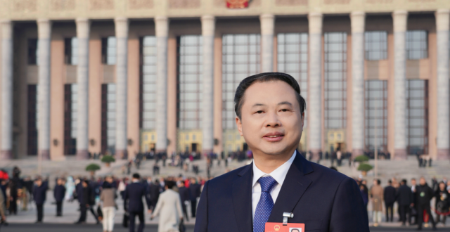 呼吁降低网约车司机负担！全国人大代表、天能控股董事长张天任：建议平台抽成设上限，提高保费分担比例_腾讯新闻