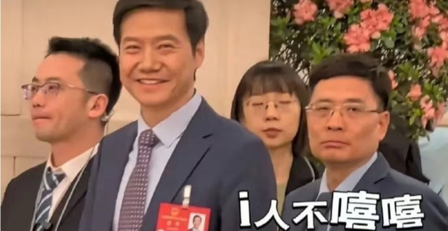 雷军：欢迎周总 周云杰：谢谢雷总，初来乍到，请多关照_腾讯新闻