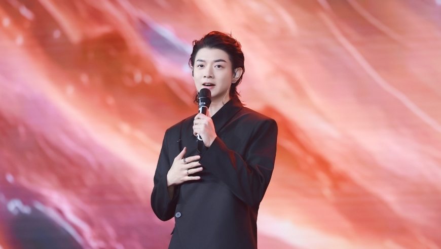 霍尊工作室称遭恐吓已报警，陈露晒无犯罪证明发声：只为还自己一个清白