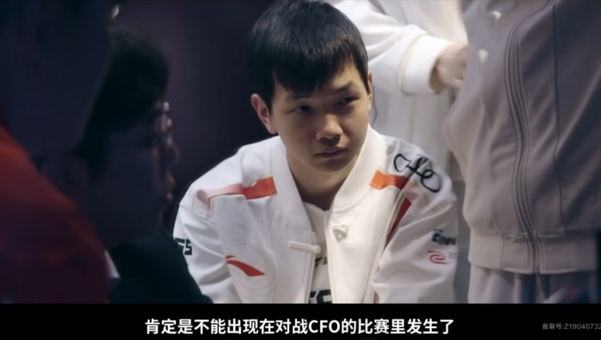 LPL中单巨婴引热议，国际赛场爆雷，BO5被单杀三次，完全不管队友