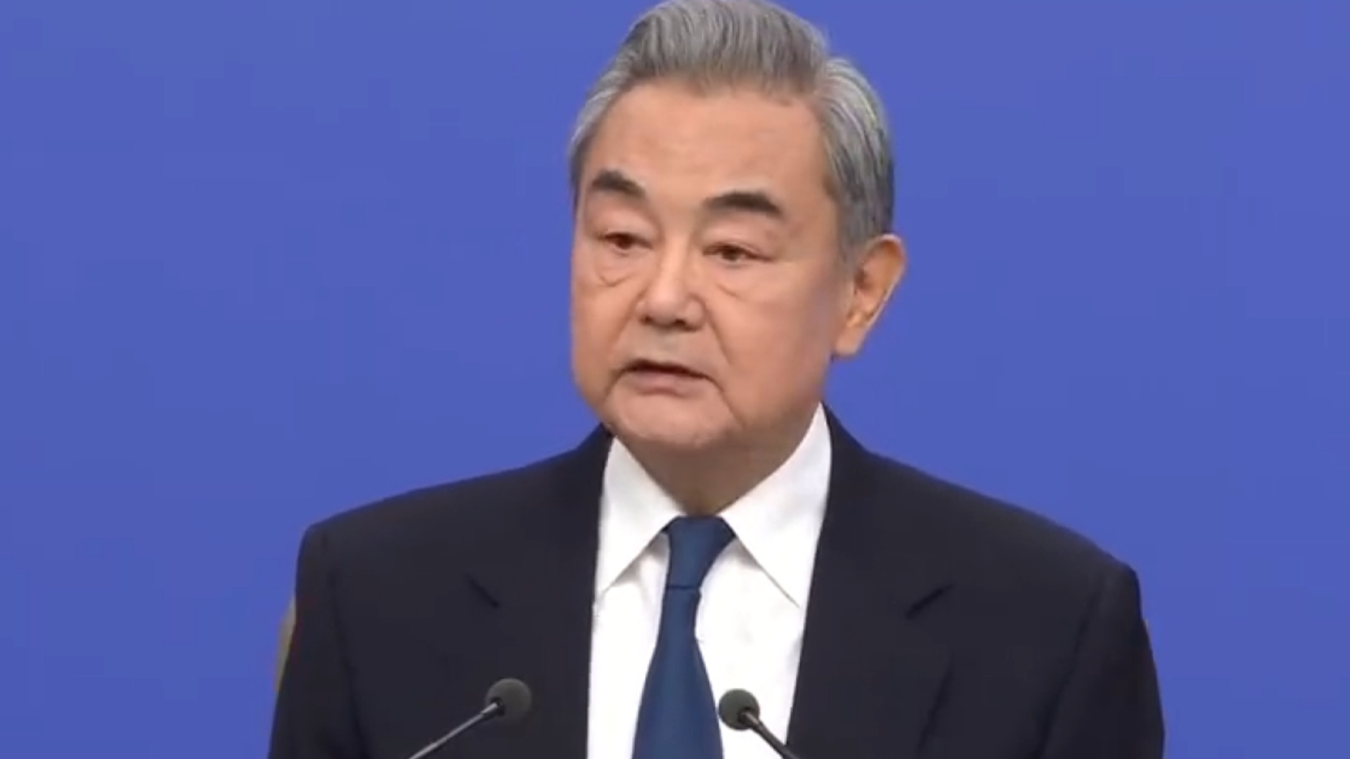 王毅：已经发展壮大起来的中国和14亿中国人民绝不允许任何人再为殖民张目，为侵略翻案_腾讯新闻