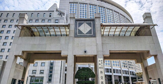 外交部谈“南海仲裁案”：所谓“裁决”与“南海行为准则”毫无关系_腾讯新闻
