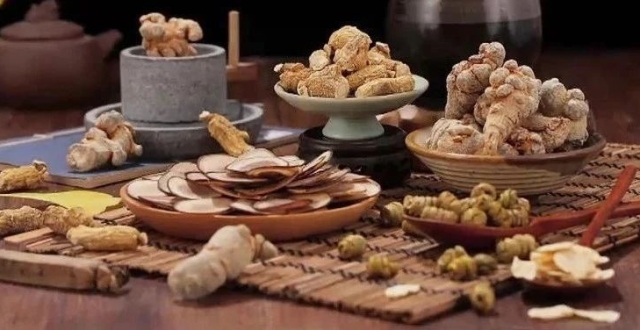 别乱用！“补药之长”的黄芪，到底适不适合你?_腾讯新闻