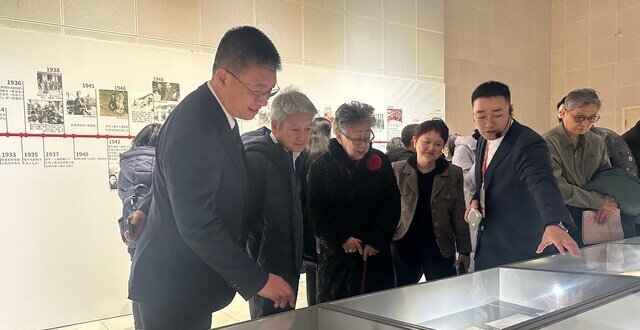 中央戏剧学院“夏衍的戏剧与电影”展开幕，展出数百件重要文献_腾讯新闻
