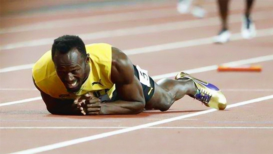 名场面|博尔特居然摔倒在地,痛苦不堪!