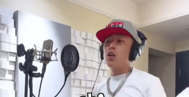 对话诺米的歌曲制作人：《谢天谢帝》的制作没收费，搞“抽象”只为能活下去_腾讯新闻