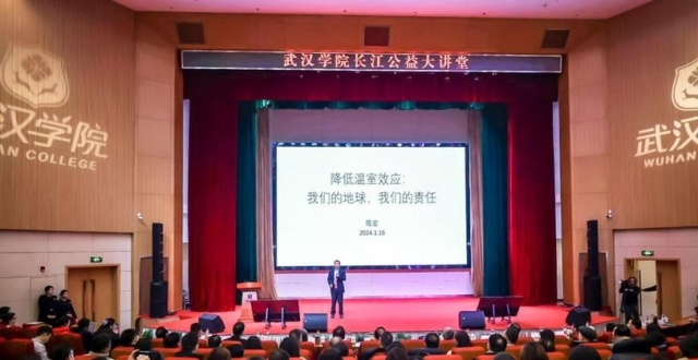 武汉学院颁发“陈一丹奖教奖学金” 同程董事长现场直聘优秀学子_腾讯新闻