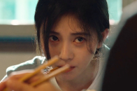 鞠婧祎半永久？这段演技冯绍峰都自愧不如！_腾讯新闻