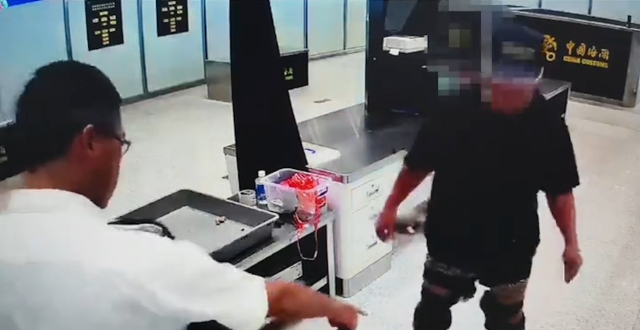 海关常通过神色、步态判断违法夹带人员，他们是怎么一眼发现猫腻的？_腾讯新闻