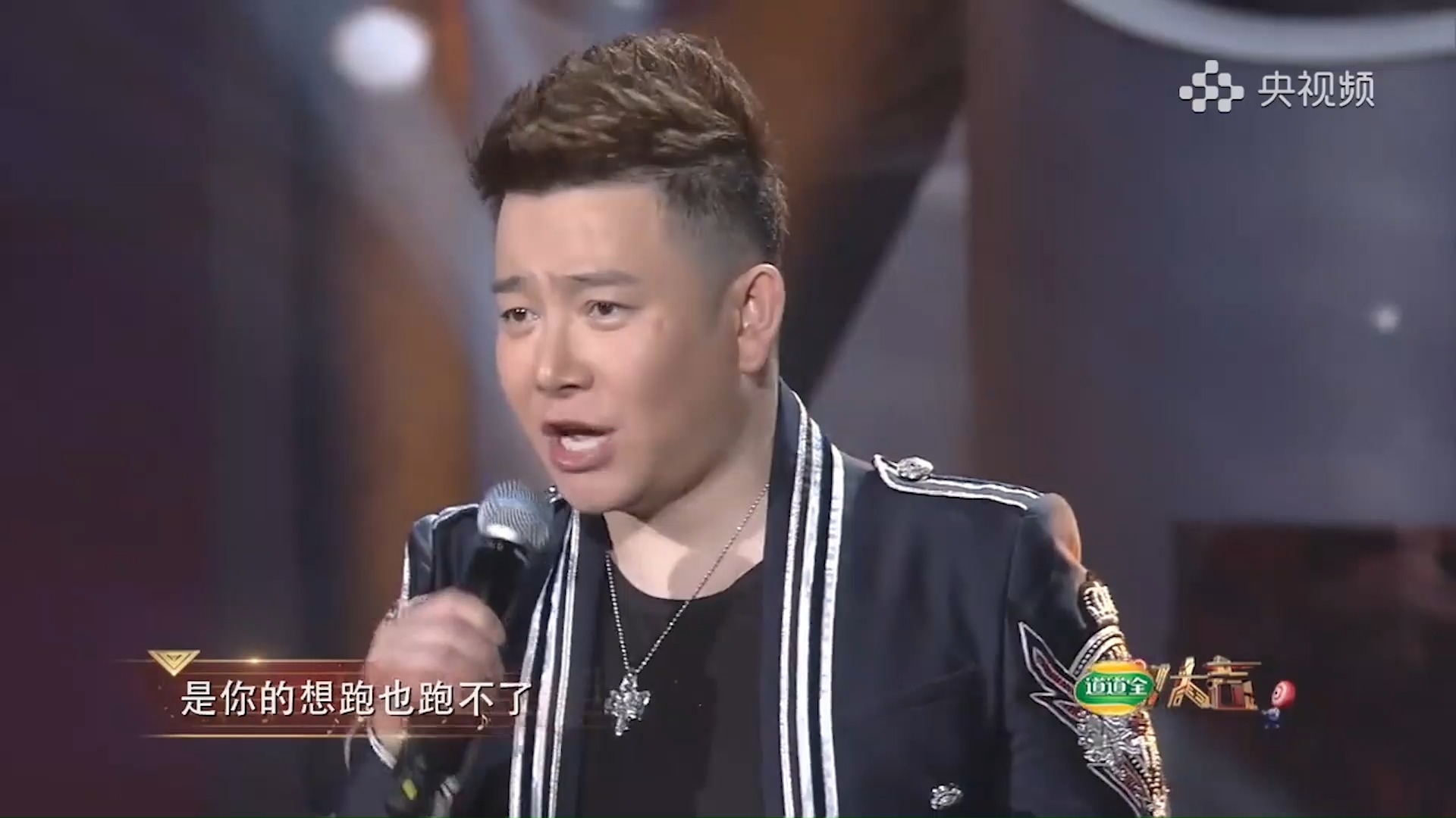 张羽演唱《不见不散》，声线裹着时光情书，承诺的重量震碎岁月褶皱_腾讯新闻