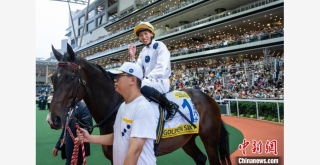 特写：掌声雷动欢送香港传奇“马王”_腾讯新闻