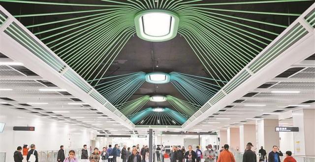 深圳地铁五线齐发 深港居民疯狂打卡_腾讯新闻