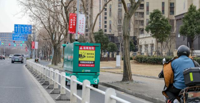 科技感满满！上海邮政首批无人投递车“上岗”_腾讯新闻