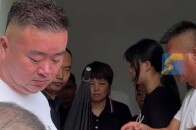 魂归故里！遗体告别仪式结束后，山东籍救人英雄栾留伟骨灰踏上回家路_腾讯新闻