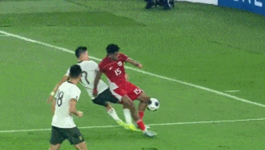 遗憾！国足踢了半场好球，倒在第45分钟：杨泽翔犯规送点 0-1落后