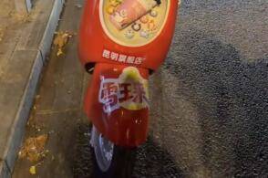 男子买127元蜜雪冰城零食抽中近4000元电动车，门店负责人：目前已被抽走3辆，还有金条等奖品