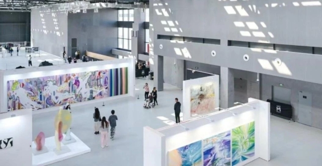 第六届上海国际艺术品交易周开幕，看科技徐汇如何引领文商旅体新潮流_腾讯新闻