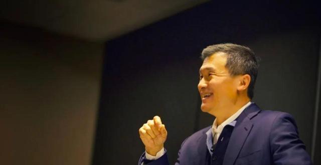 李录最新问答：作为投资人，最关键是要找到那个有鱼且人不多的湖，去那里钓鱼_腾讯新闻