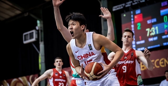 终于清醒！中国男篮76-66匈牙利，韩登教练三处“达标调整”_腾讯新闻