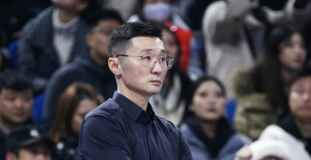 CBA又一争冠热门 新疆强势收官排第五 菜鸟教练刘炜击碎质疑_腾讯新闻
