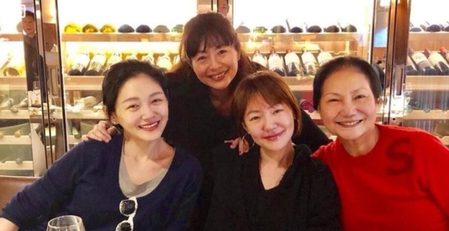 S妈深夜难眠！再度发文呼唤大S乳名，问女儿去哪儿了何时回家_腾讯新闻