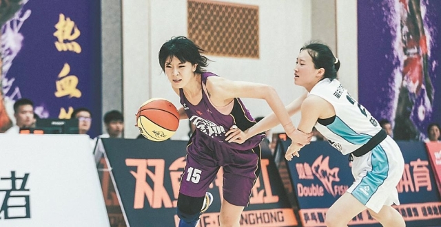 周彤：爱打篮球的女孩都好看_腾讯新闻