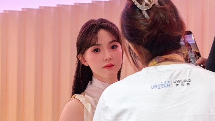 优必选回应仿生机器人争议：定位是情感陪伴，不是伴侣