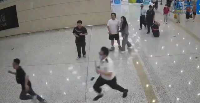 他跑，他追，他腰腿灌铅_腾讯新闻