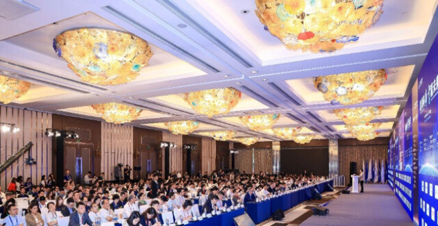 车企高管呼吁“反内卷”、正视智驾差距！ 中汽协付炳锋：全行业将平稳运行 告别“多事之秋”_腾讯新闻