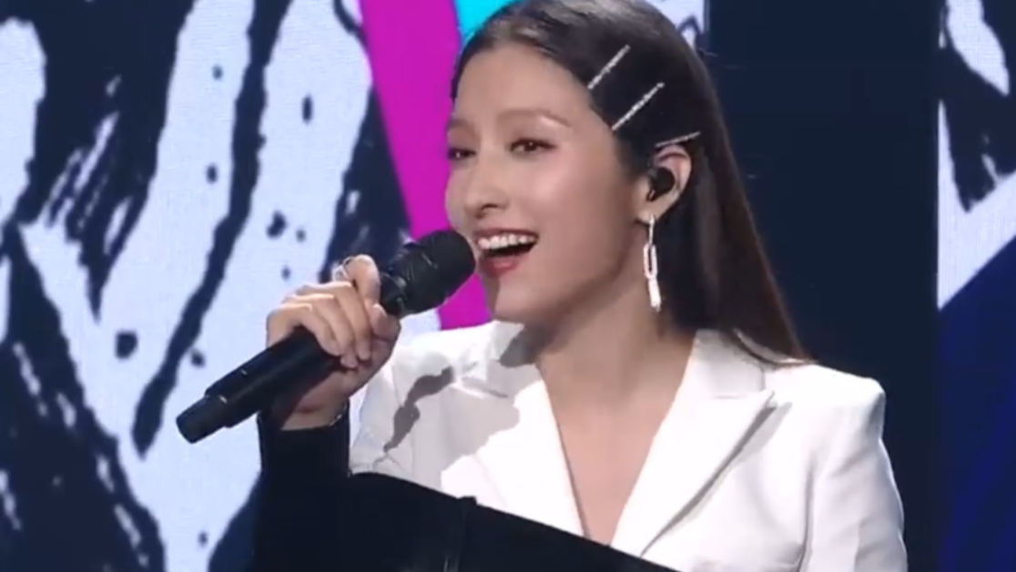 潘辰演唱《迷路也快乐的地方》，灵动声线，温暖心房_腾讯新闻