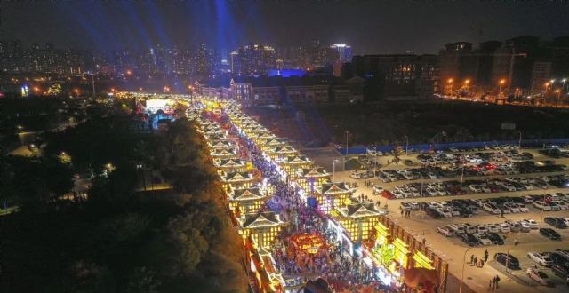 广旅·南宁之夜：传统与时尚碰撞 夜游消费新体验_腾讯新闻